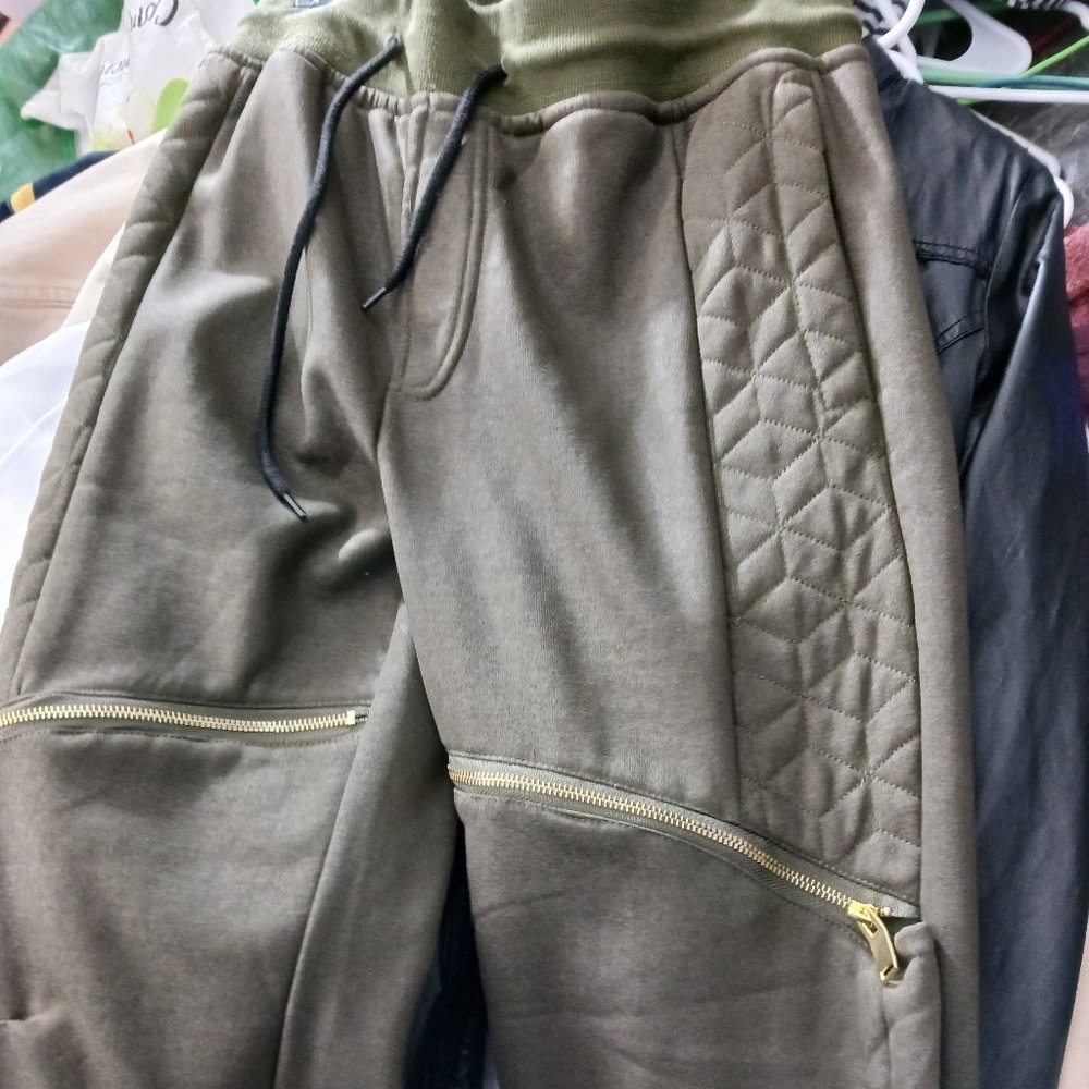 switch jugging green khaki M with zip pocket streetwear brand new joggers cargo